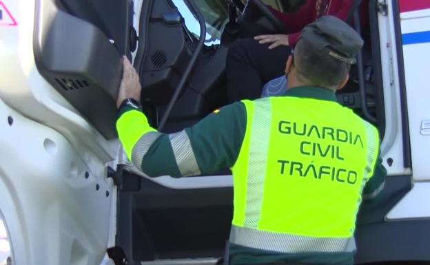 DGT controlará a conductores de camiones y autobuses en una campaña hasta el domingo